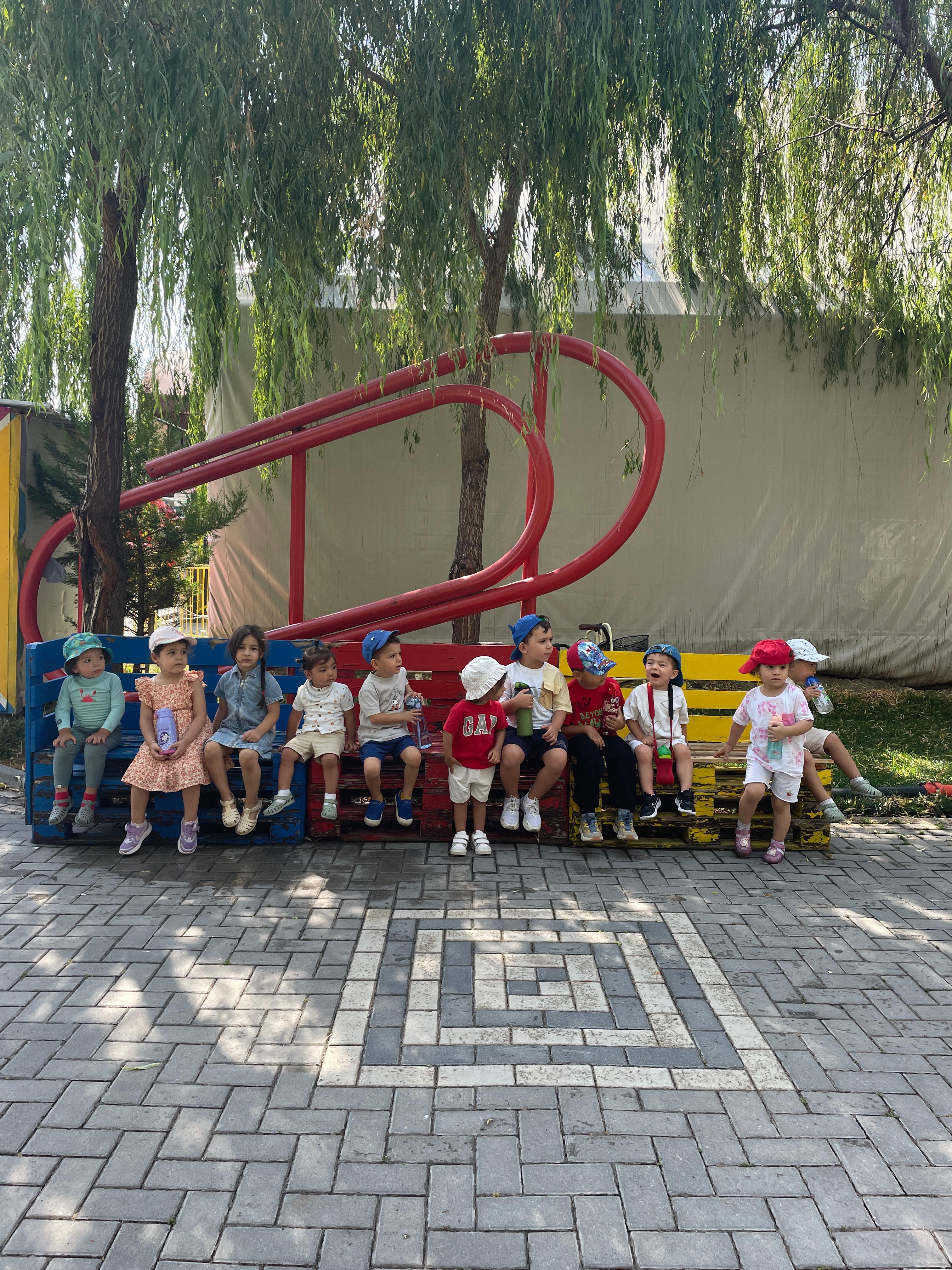 Oyun oynayan çocuklar